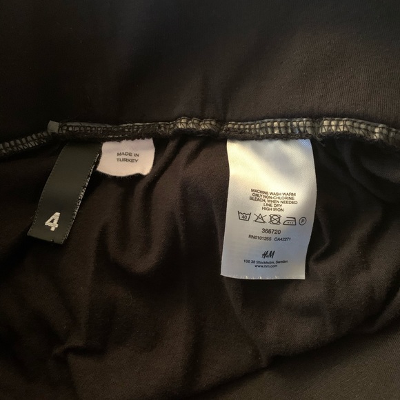 Black skirt - Picture 2 of 2